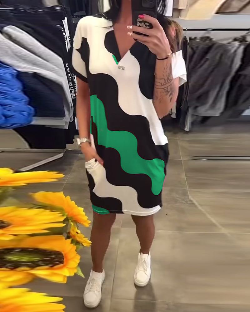 Penelope - Elegante V-halsjurk met golvende print