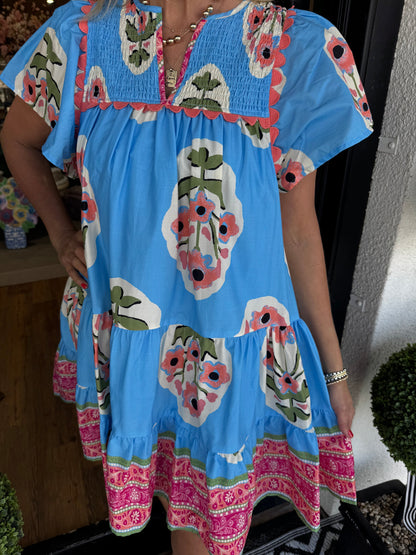 Korte jurk met V-hals en plooienprint voor dames