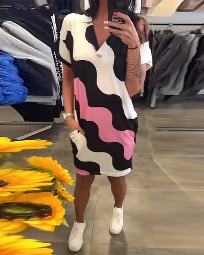 Penelope - Elegante V-halsjurk met golvende print