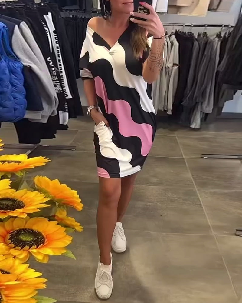 Penelope - Elegante V-halsjurk met golvende print