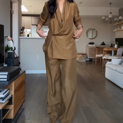 Modieuze tweedelige set voor dames bestaande uit top en broek